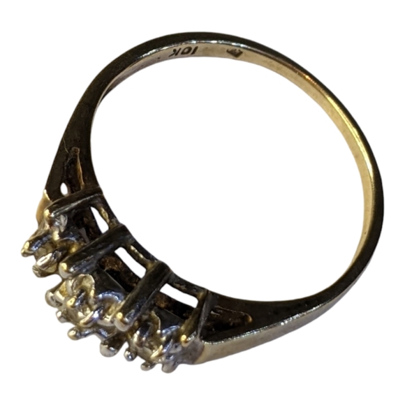 Vintage 3 Diamonds 10K Gold Ring size 5 - Picture 4 of 6